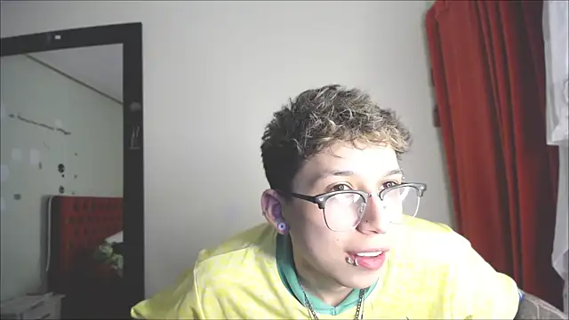Snapshot of _Thomas_hot_ chatting on 12.22.24 Thomas hot online show from 12.22.24
