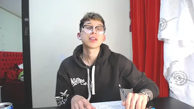Snapshot of _Thomas_hot_ chatting on 12.24.24 Thomas hot online show from 12.24.24