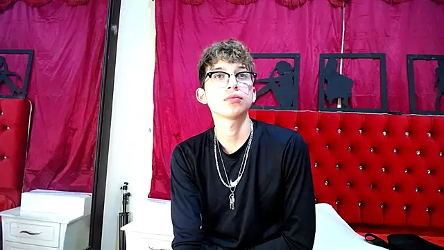 Snapshot of _Thomas_hot_ chatting on 02.16.25 Thomas hot online show from 02.16.25