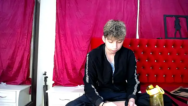 Snapshot of _Thomas_hot_ chatting on 03.04.25 Thomas hot online show from 03.04.25