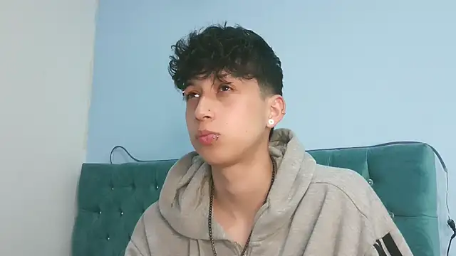  Thomas hot  online show from 04.17.26