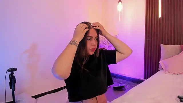 Snapshot of ArianaBaker chatting on 02.18.26 ArianaBaker online show from 02.18.26