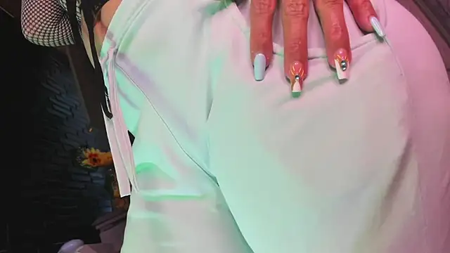 LaureenHills online show from 04.07.26