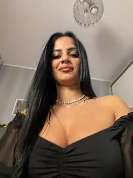 Snapshot of _adelle chatting on 12.13.24 adelle online show from 12.13.24