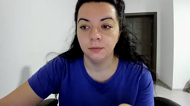 amiraisa11 online show from 12.04.25