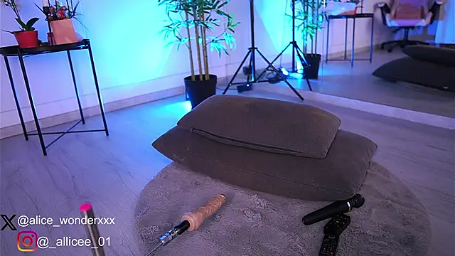 VanessaSimon online show from 03.08.25