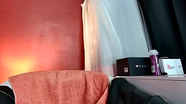 Snapshot of rosesdesiles chatting on 02.27.25 rosesdesiles online show from 02.27.25