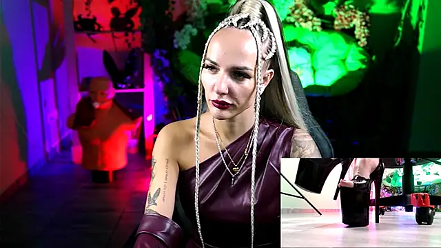 MonicaMaxwel online show from 10.15.25