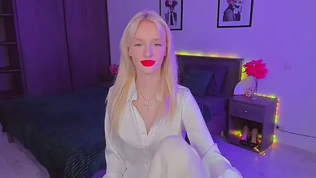 Snapshot of AleksaBlonde chatting on 01.14.25 AleksaBlonde online show from 01.14.25