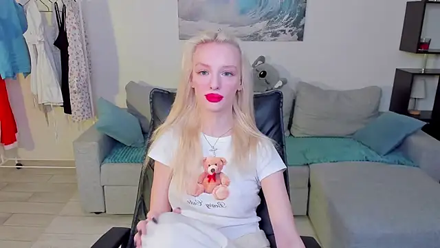 Snapshot of AleksaBlonde chatting on 01.16.25 AleksaBlonde online show from 01.16.25