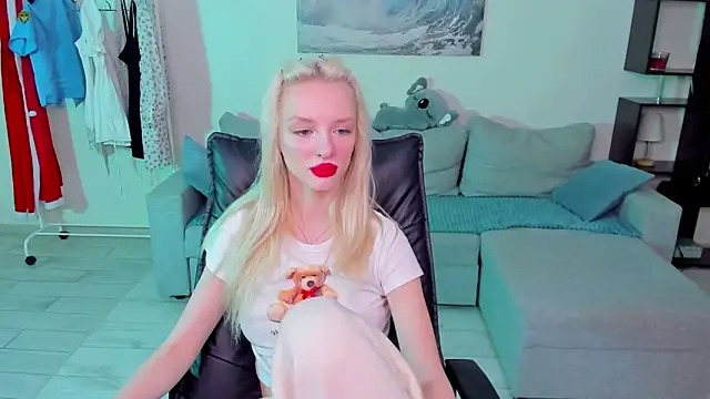 Snapshot of AleksaBlonde chatting on 01.16.25 AleksaBlonde online show from 01.16.25