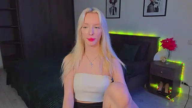 Snapshot of AleksaBlonde chatting on 01.19.25 AleksaBlonde online show from 01.19.25