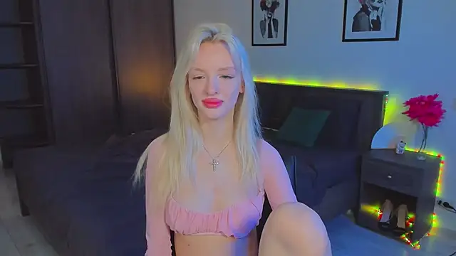 Snapshot of AleksaBlonde chatting on 01.25.25 AleksaBlonde online show from 01.25.25