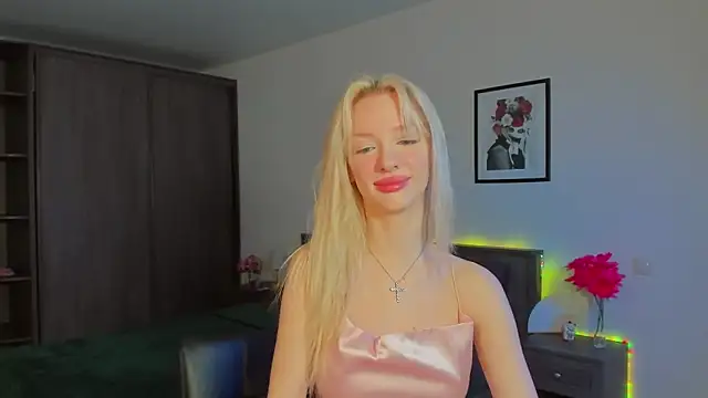 Snapshot of AleksaBlonde chatting on 02.02.25 AleksaBlonde online show from 02.02.25