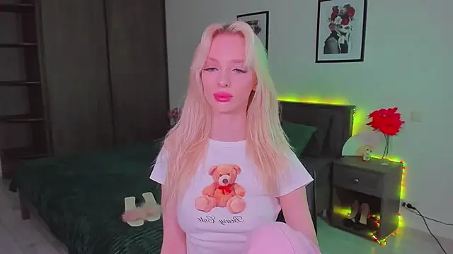 Snapshot of AleksaBlonde chatting on 02.09.25 AleksaBlonde online show from 02.09.25