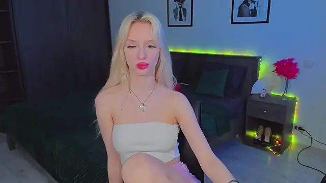 Snapshot of AleksaBlonde chatting on 02.16.25 AleksaBlonde online show from 02.16.25