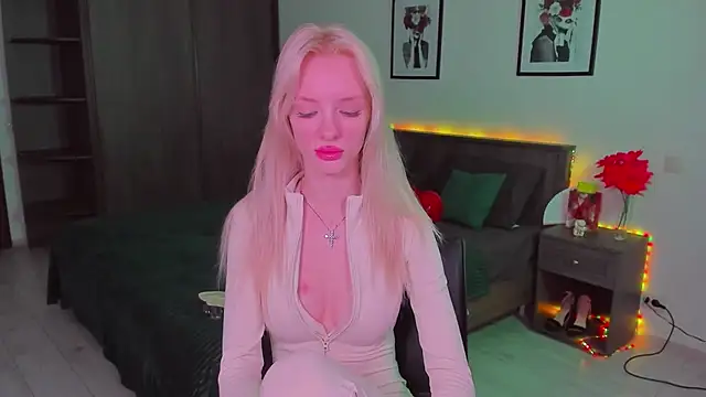 Snapshot of AleksaBlonde chatting on 03.02.25 AleksaBlonde online show from 03.02.25
