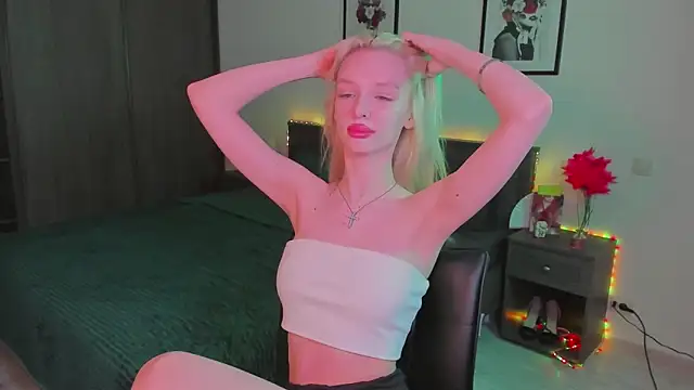 Snapshot of AleksaBlonde chatting on 03.16.25 AleksaBlonde online show from 03.16.25