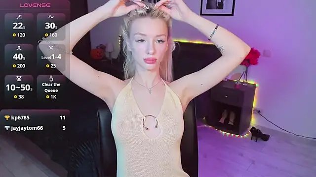 Snapshot of AleksaBlonde chatting on 11.15.25 AleksaBlonde online show from 11.15.25