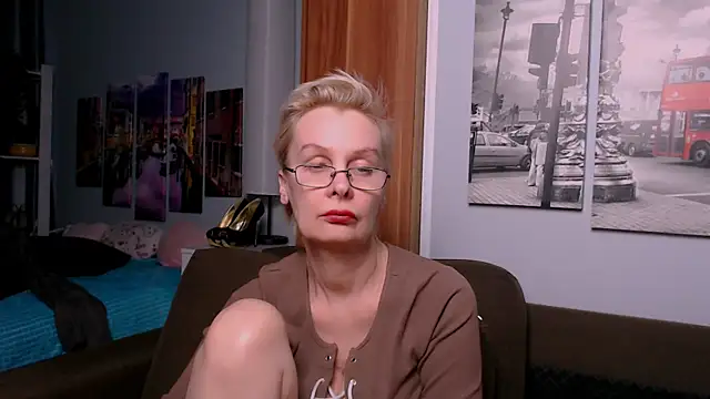 Snapshot of HelgaHimmell chatting on 04.29.26 HelgaHimmell online show from 04.29.26