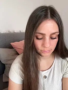 Snapshot of Loella-Rose chatting on 01.26.25 Loella-Rose online show from 01.26.25