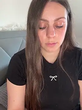 Snapshot of Loella-Rose chatting on 12.21.25 Loella-Rose online show from 12.21.25