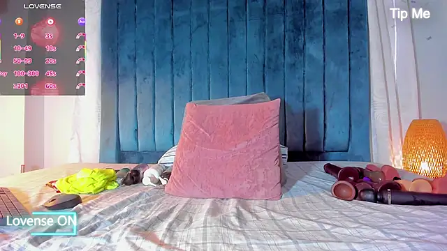 blondehorny69 online show from 10.11.25