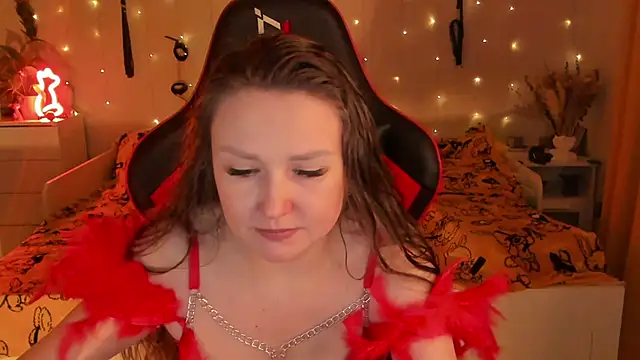 desperatehousewife   online show from 10.19.25