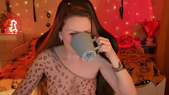 desperatehousewife   online show from 10.20.25