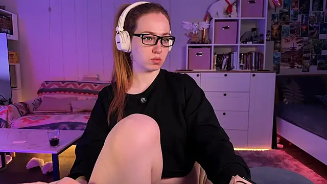 Snapshot of LinaWitch chatting on 02.13.26 LinaWitch online show from 02.13.26