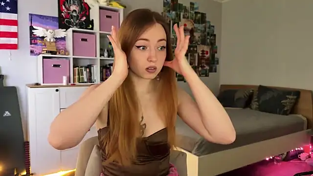 Snapshot of LinaWitch chatting on 04.02.26 LinaWitch online show from 04.02.26