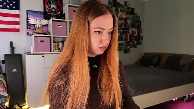 Snapshot of LinaWitch chatting on 04.14.26 LinaWitch online show from 04.14.26