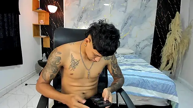 Snapshot of slim_master12 chatting on 04.25.26 slim master12 online show from 04.25.26