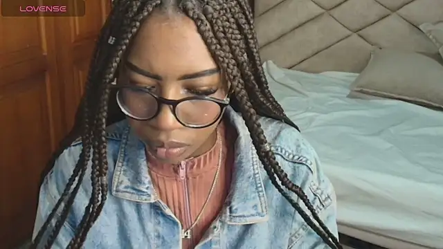 Raquel jones online show from 09.30.25