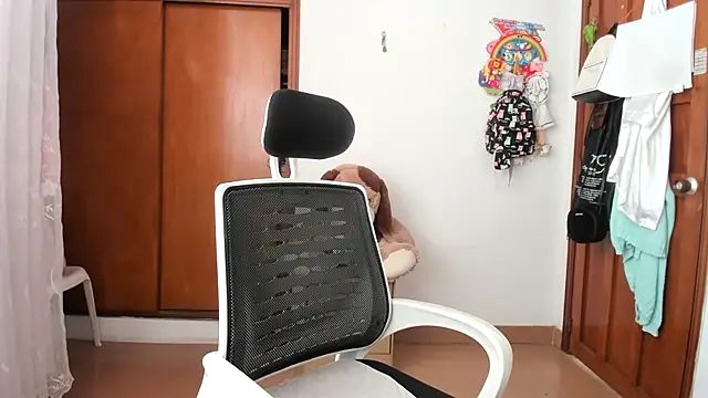 Adele johnsonn1 online show from 10.29.25