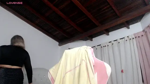 Snapshot of milk_cow_ chatting on 10.07.25 milk cow  online show from 10.07.25