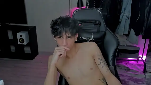 Snapshot of MarkBrowniii chatting on 02.16.25 MarkBrowniii online show from 02.16.25