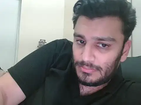 Snapshot of robintoit chatting on 05.21.26 robintoit online show from 05.21.26
