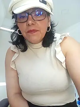 Snapshot of Natasha_milf__ chatting on 03.10.25 Natasha milf online show from 03.10.25