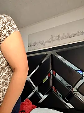 Snapshot of Natasha_milf__ chatting on 10.10.25 Natasha milf online show from 10.10.25
