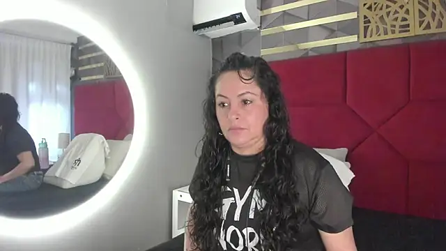 Snapshot of hanny_milf chatting on 04.18.26 hanny milf online show from 04.18.26