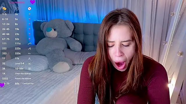 Snapshot of Milkissss chatting on 03.10.26 Milkissss online show from 03.10.26