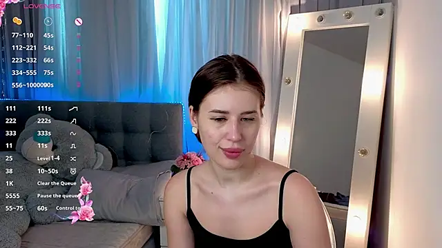 Snapshot of Milkissss chatting on 04.03.26 Milkissss online show from 04.03.26