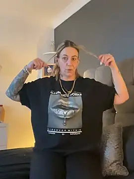 blondebitch2 online show from 01.14.25