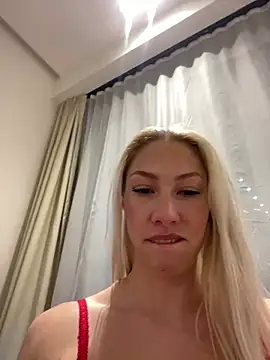 LuisaBecker online show from 12.26.24