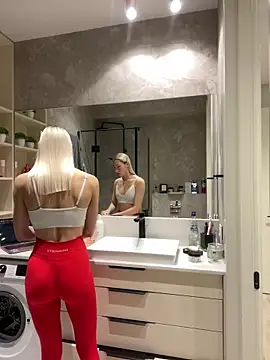 LuisaBecker online show from 12.31.24