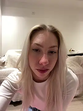 LuisaBecker online show from 02.10.25