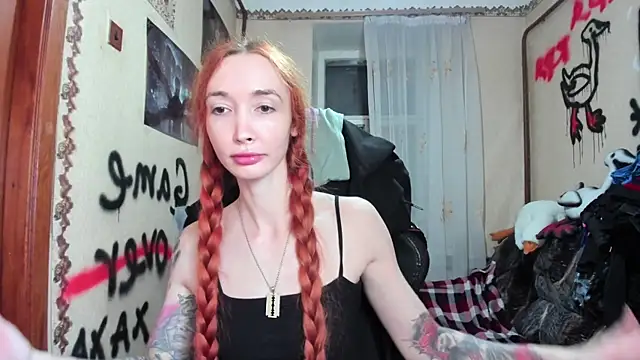 Roxy Silver online show from 10.11.25