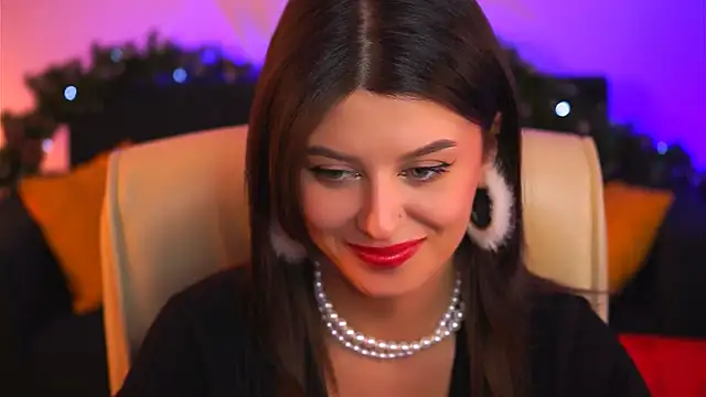 Snapshot of NicoleMun chatting on 12.20.24 NicoleMun online show from 12.20.24