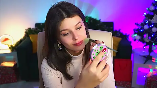 Snapshot of NicoleMun chatting on 12.27.24 NicoleMun online show from 12.27.24